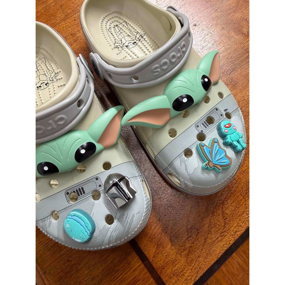 Crocs Star Wars The Mandalorian Grogu Baby Yoda Clogs Bone Grey Mens 5 Womens 7 - Picture 10 of 11